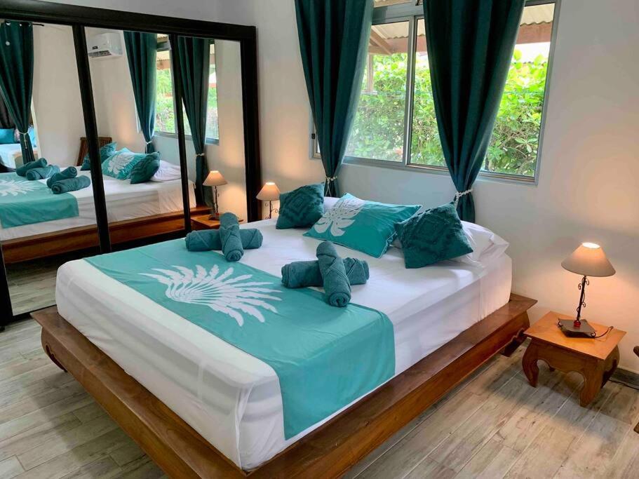 Villa Hoama Lodge Moorea Teavaro Buitenkant foto